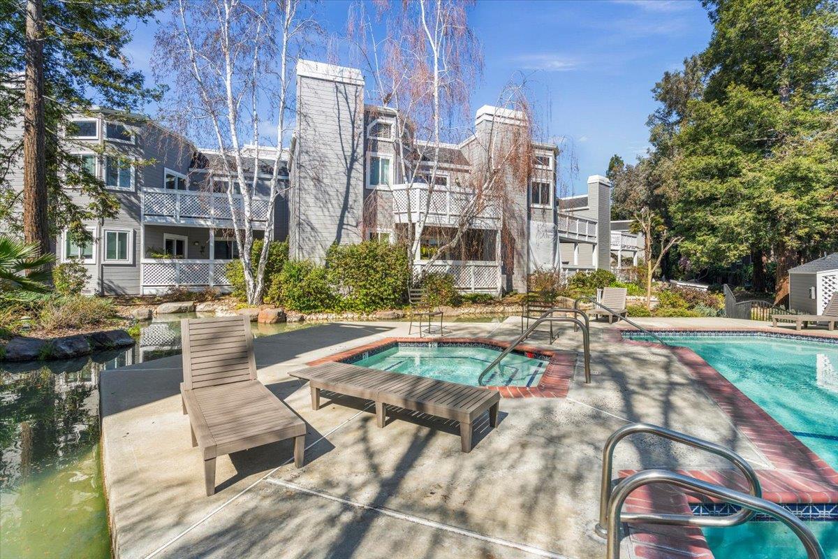 4816 Lakebird PL