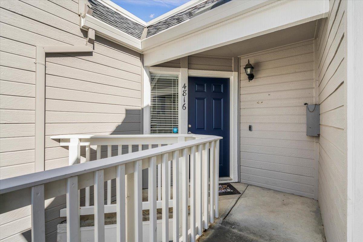 4816 Lakebird PL