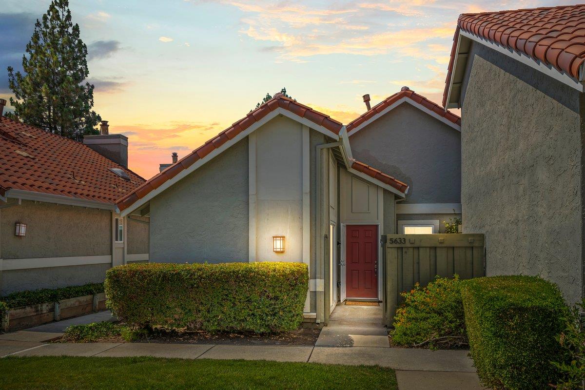 5633 Strawflower Lane