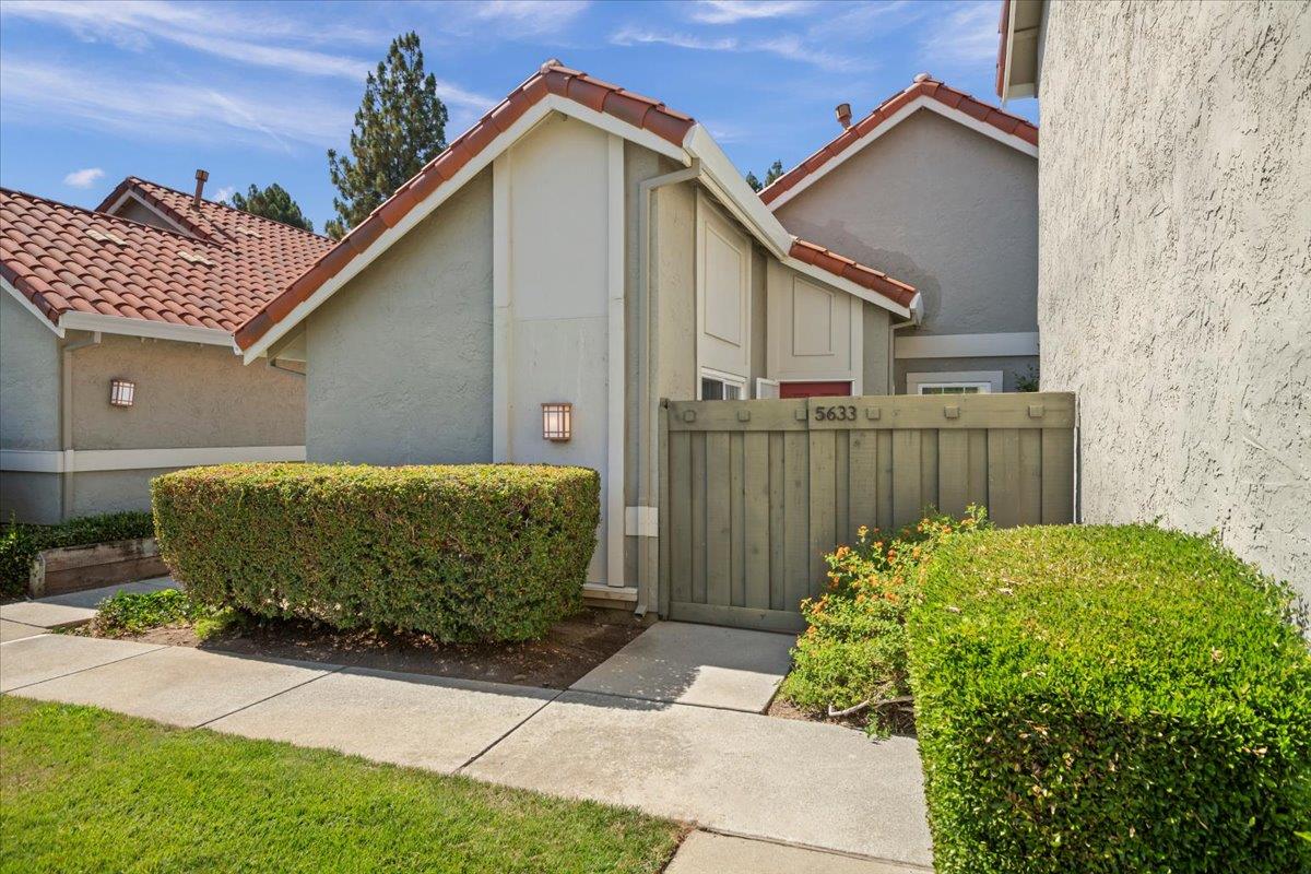 5633 Strawflower Lane