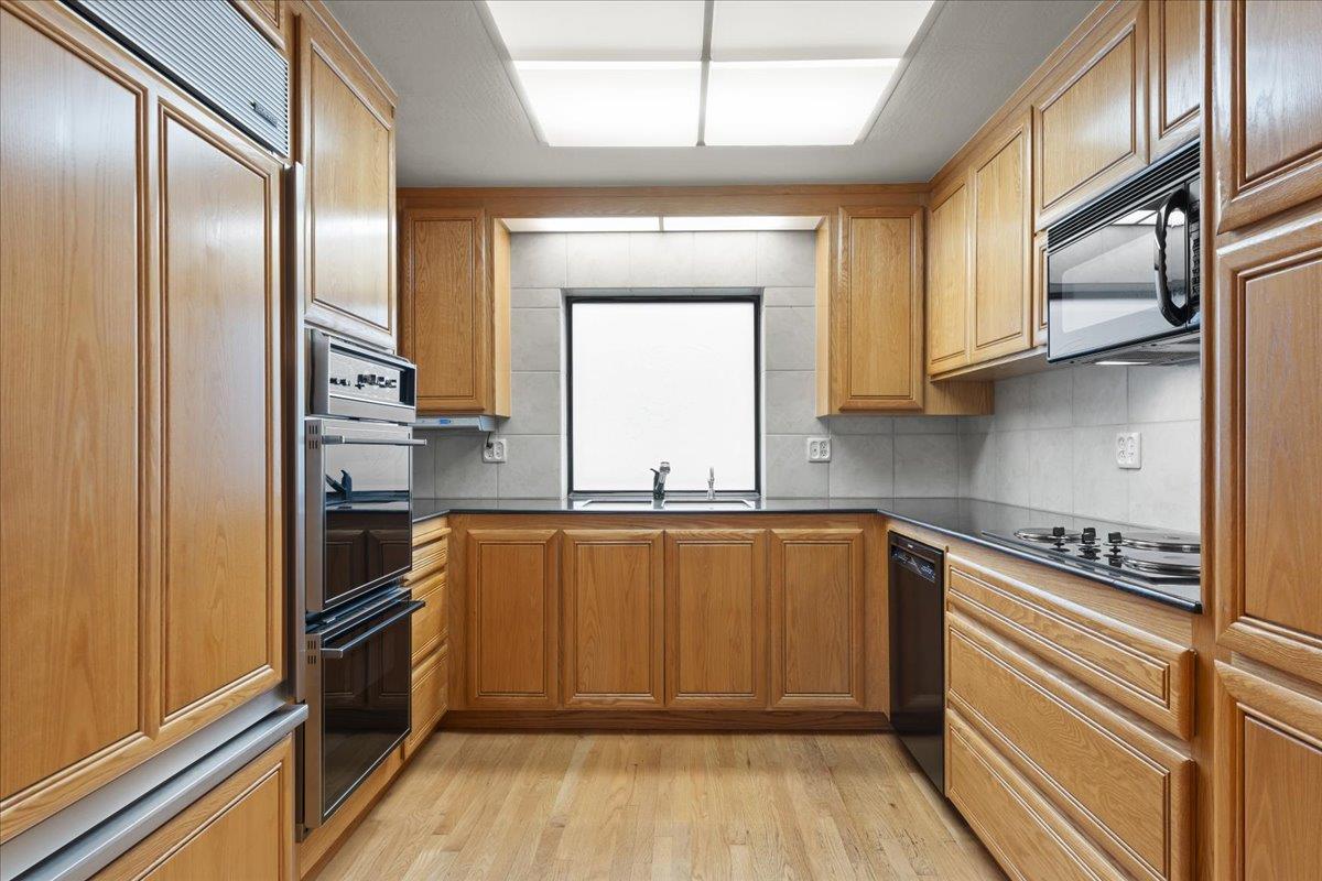 2638 Park Wilshire Drive