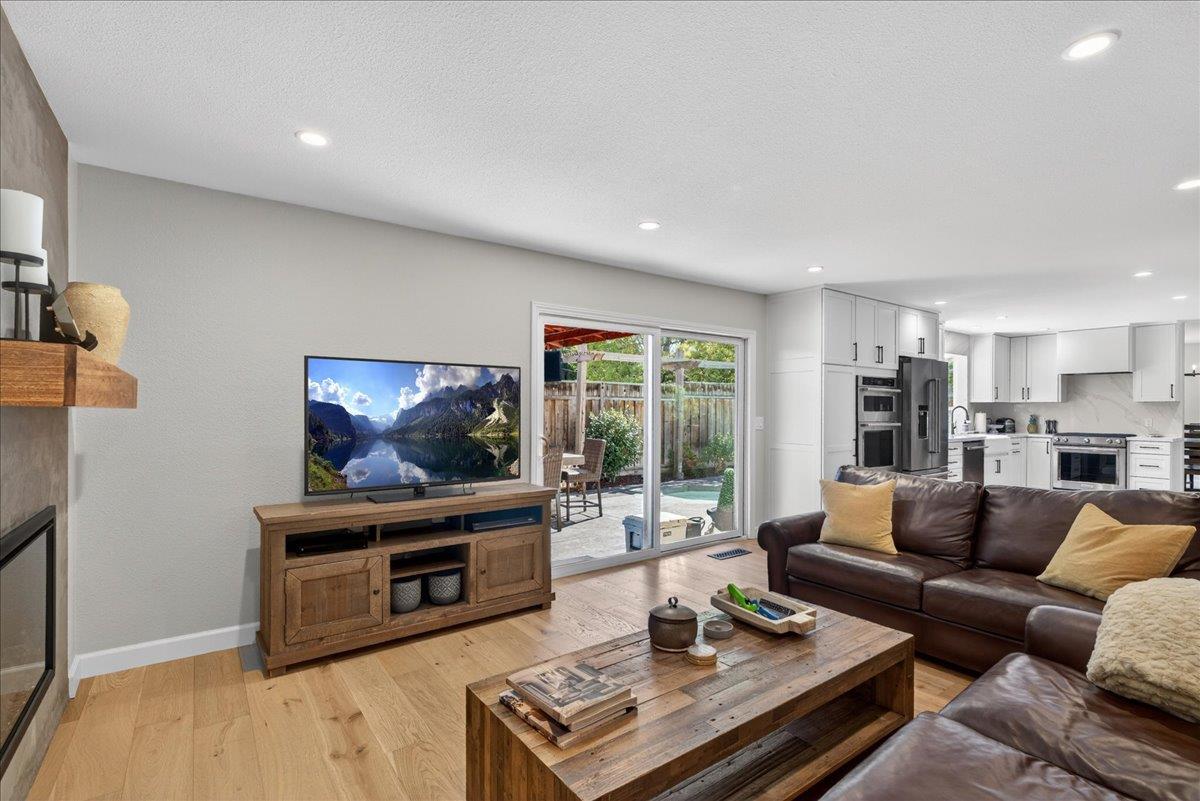 670 Roble Drive