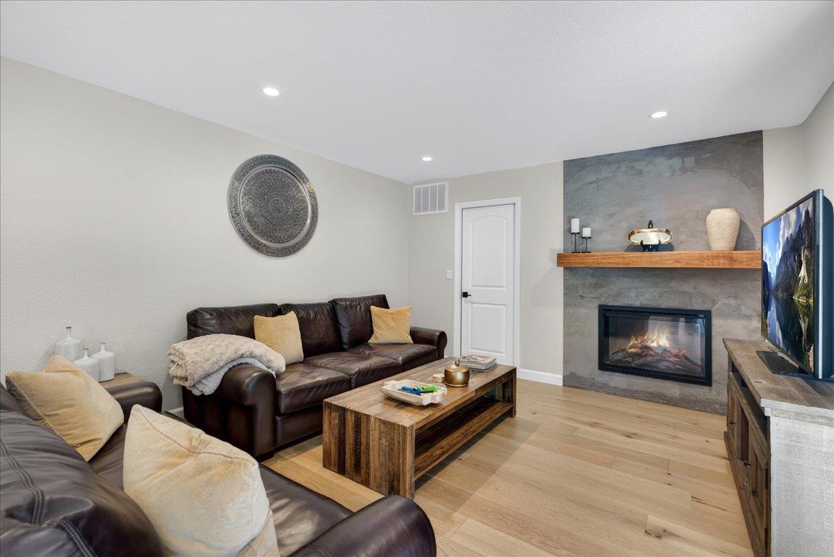 670 Roble Drive