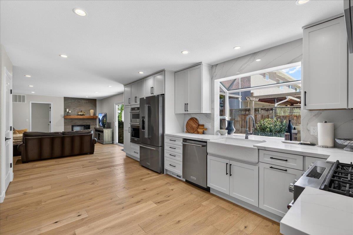 670 Roble Drive