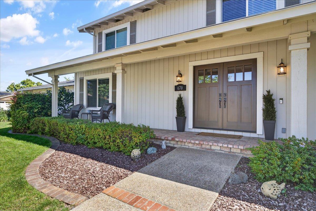 670 Roble Drive