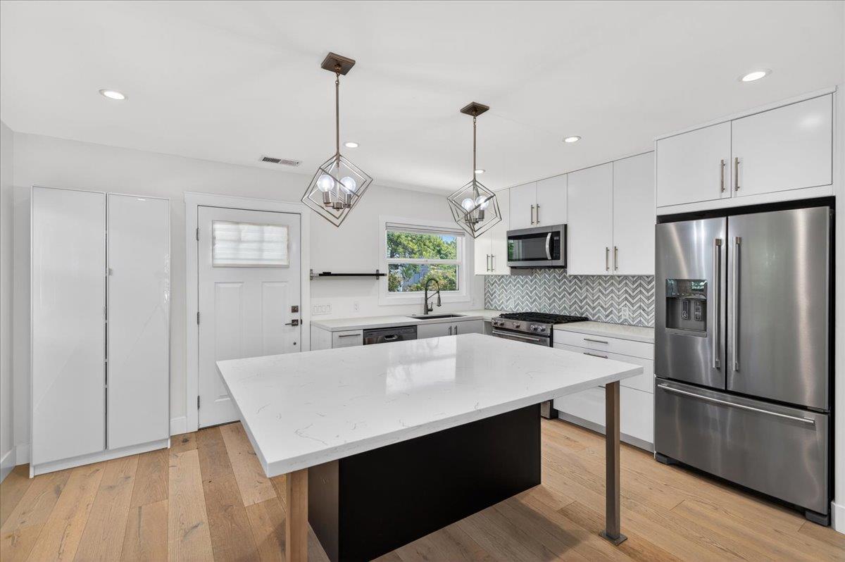 2080 Heatherdale Avenue