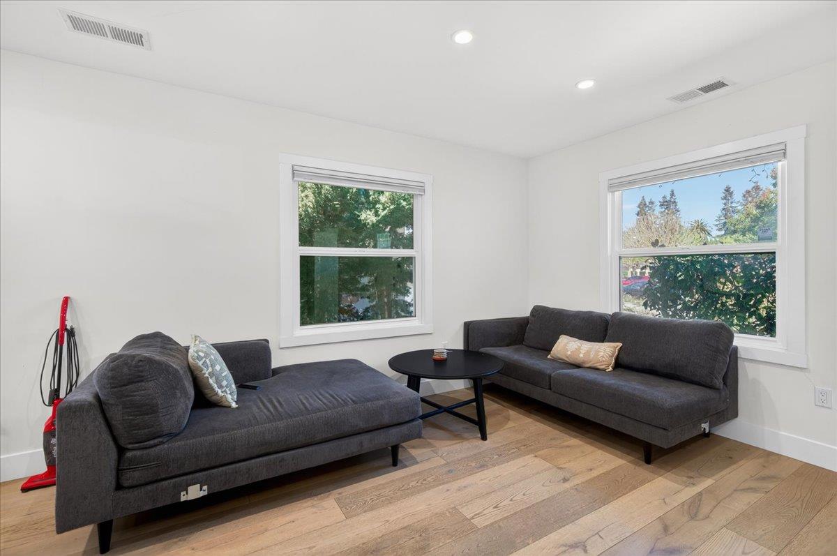 2080 Heatherdale Avenue