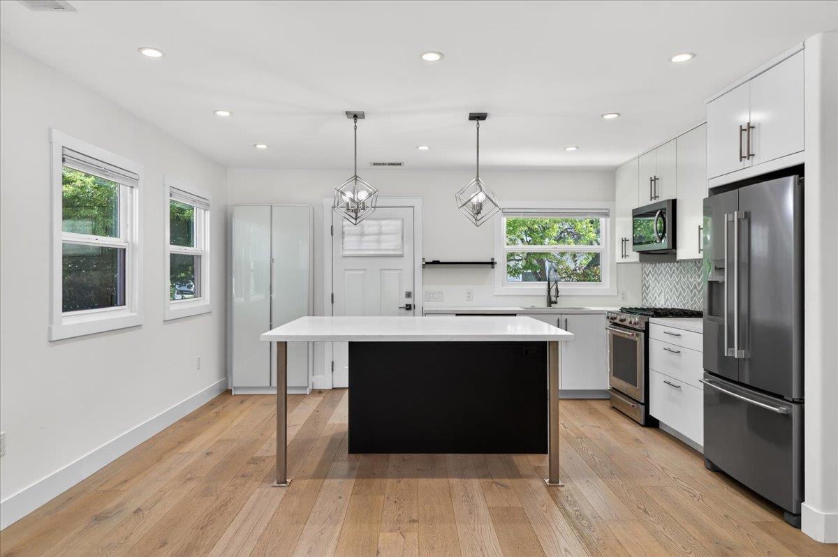 2080 Heatherdale Avenue