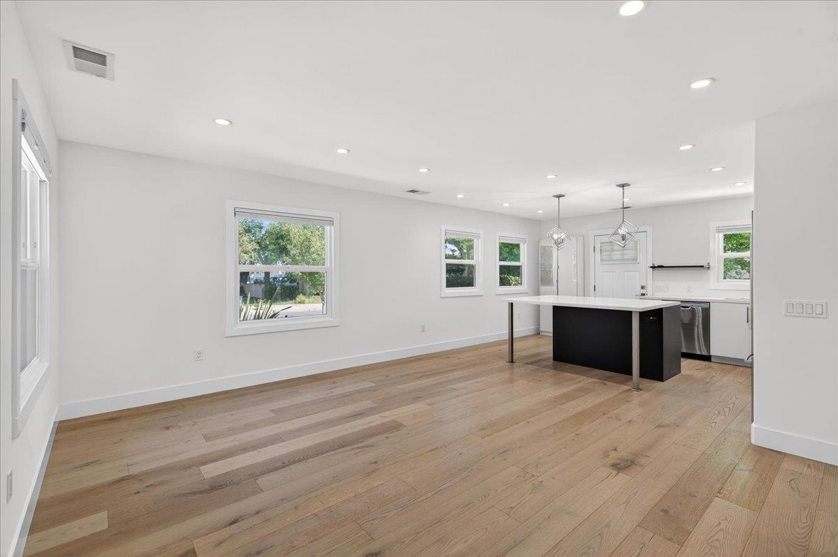 2080 Heatherdale Avenue