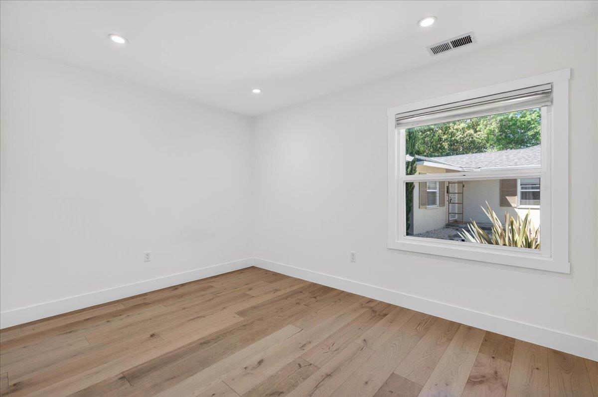 2080 Heatherdale Avenue