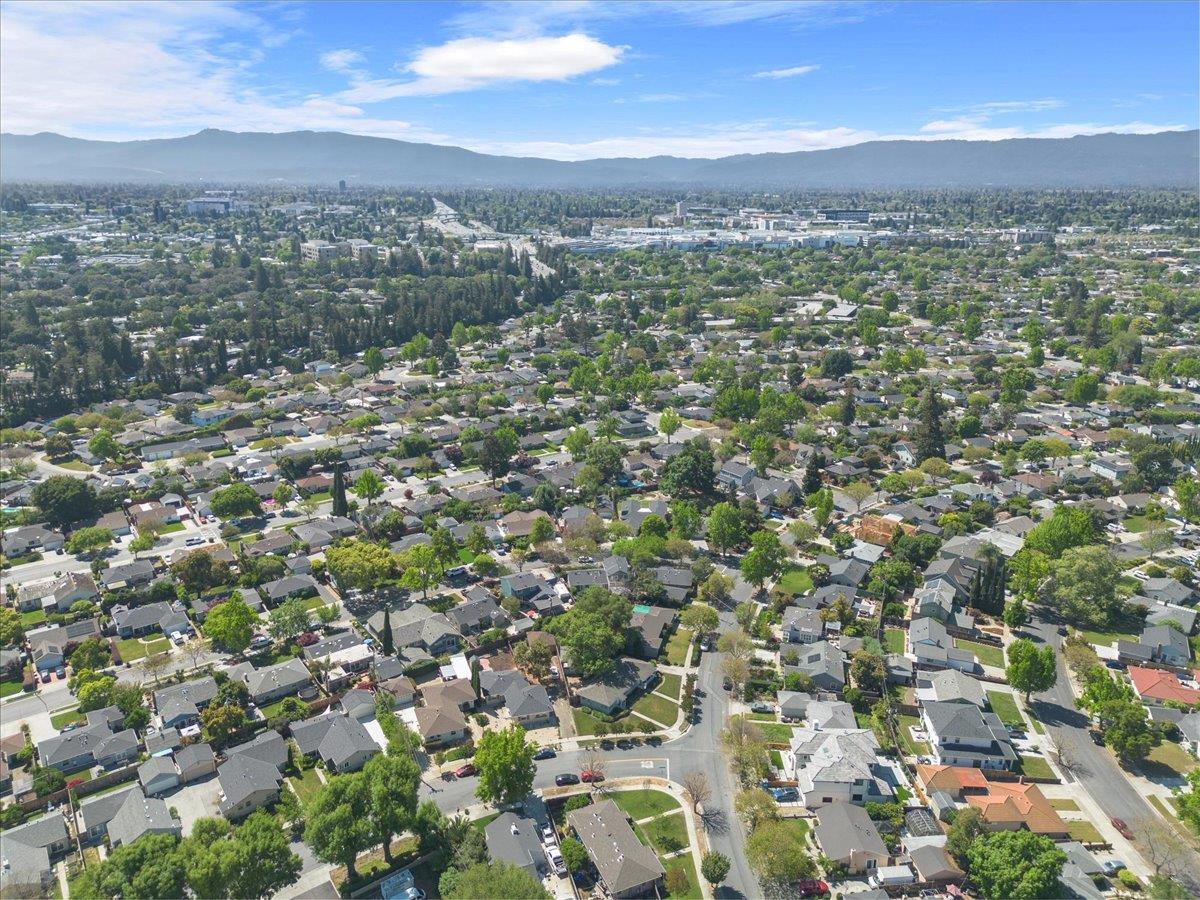 2080 Heatherdale Avenue