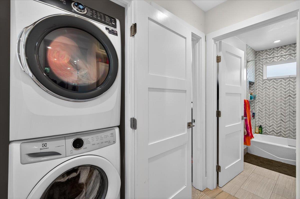 2080 Heatherdale Avenue