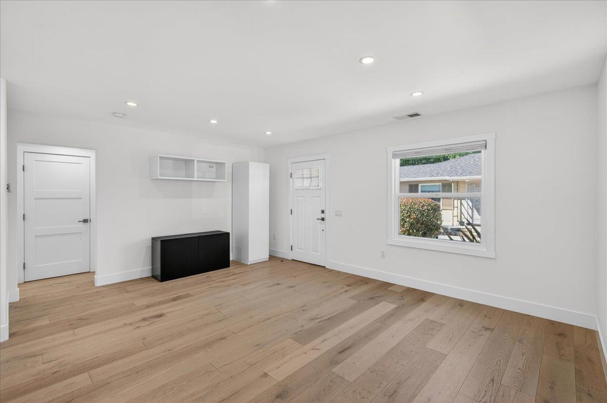 2080 Heatherdale Avenue