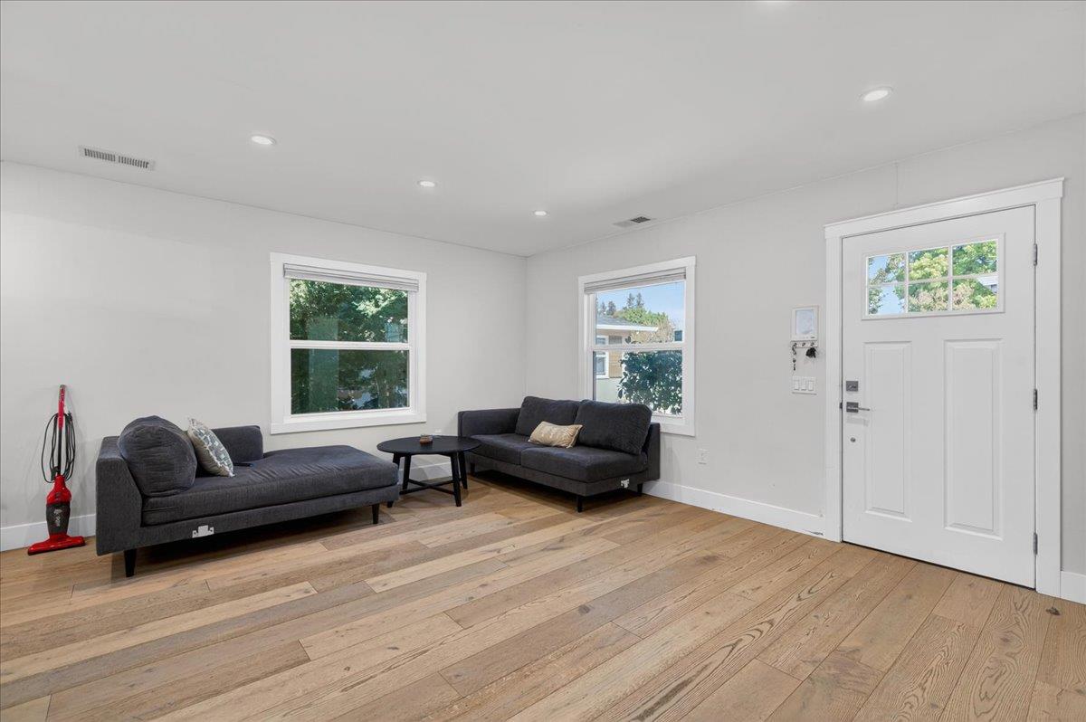 2080 Heatherdale Avenue