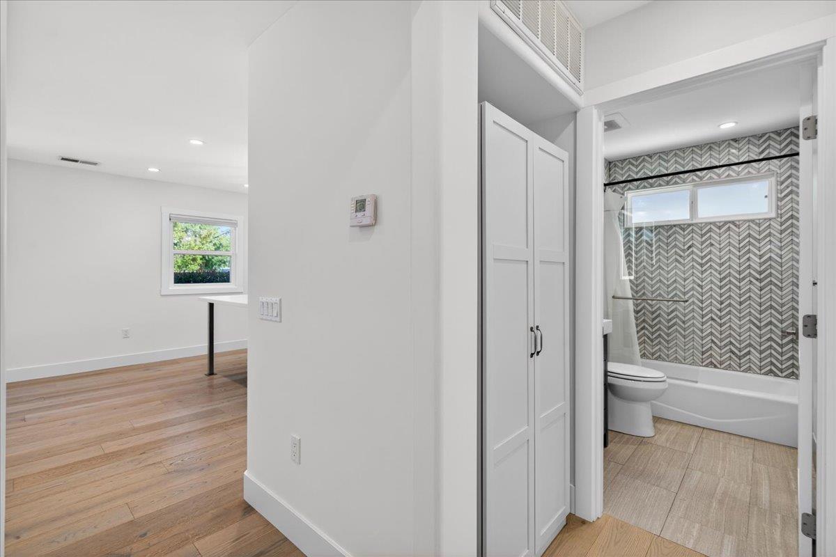 2080 Heatherdale Avenue