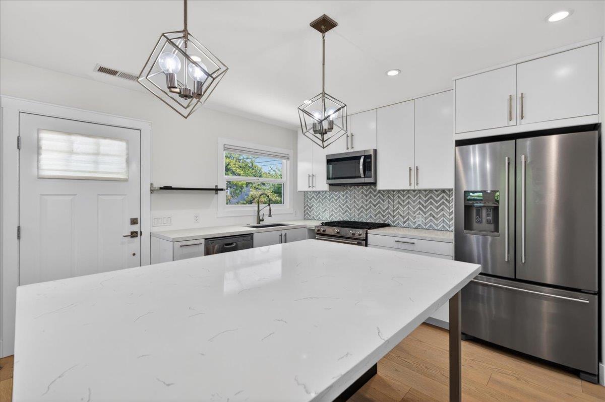 2080 Heatherdale Avenue