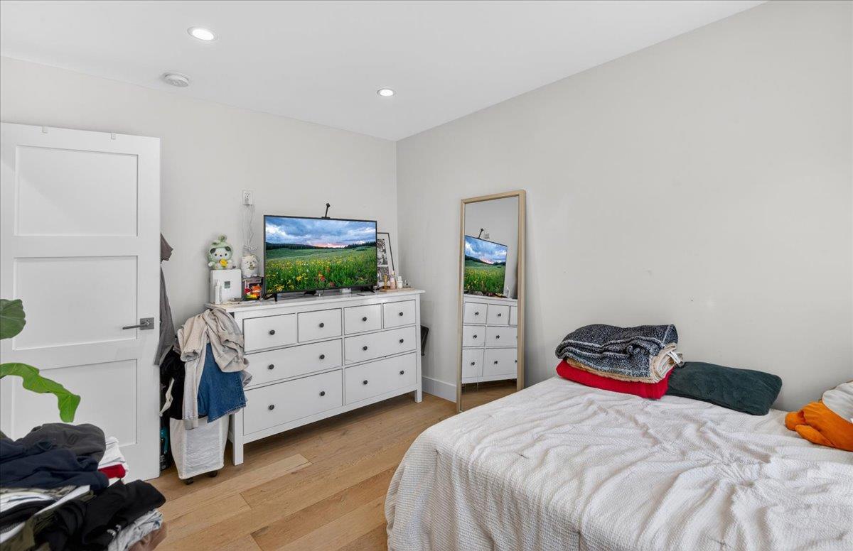 2080 Heatherdale Avenue