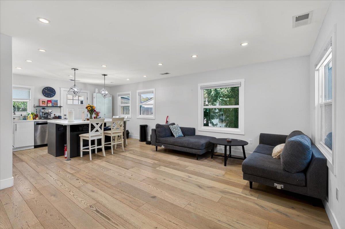 2080 Heatherdale Avenue