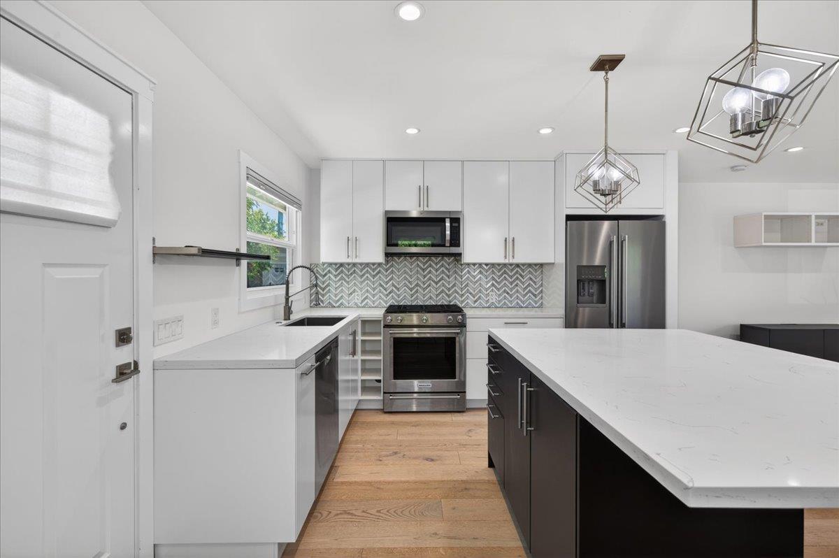 2080 Heatherdale Avenue