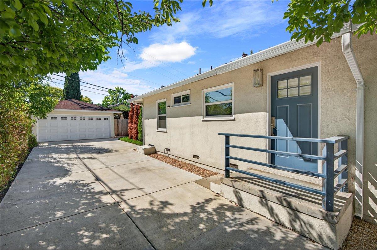 2080 Heatherdale Avenue