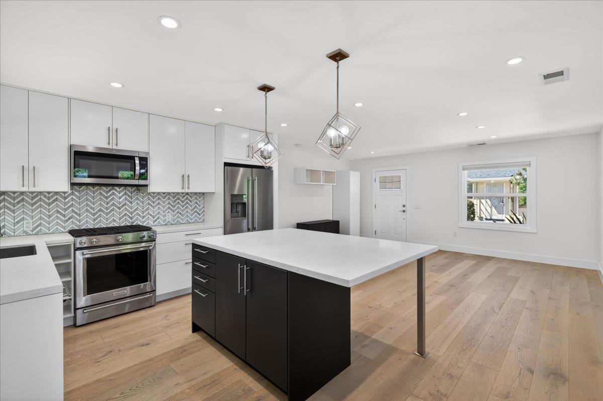 2080 Heatherdale Avenue