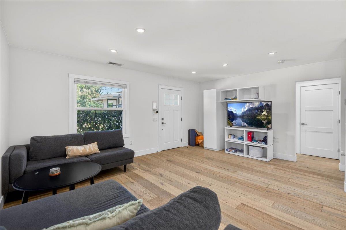 2080 Heatherdale Avenue