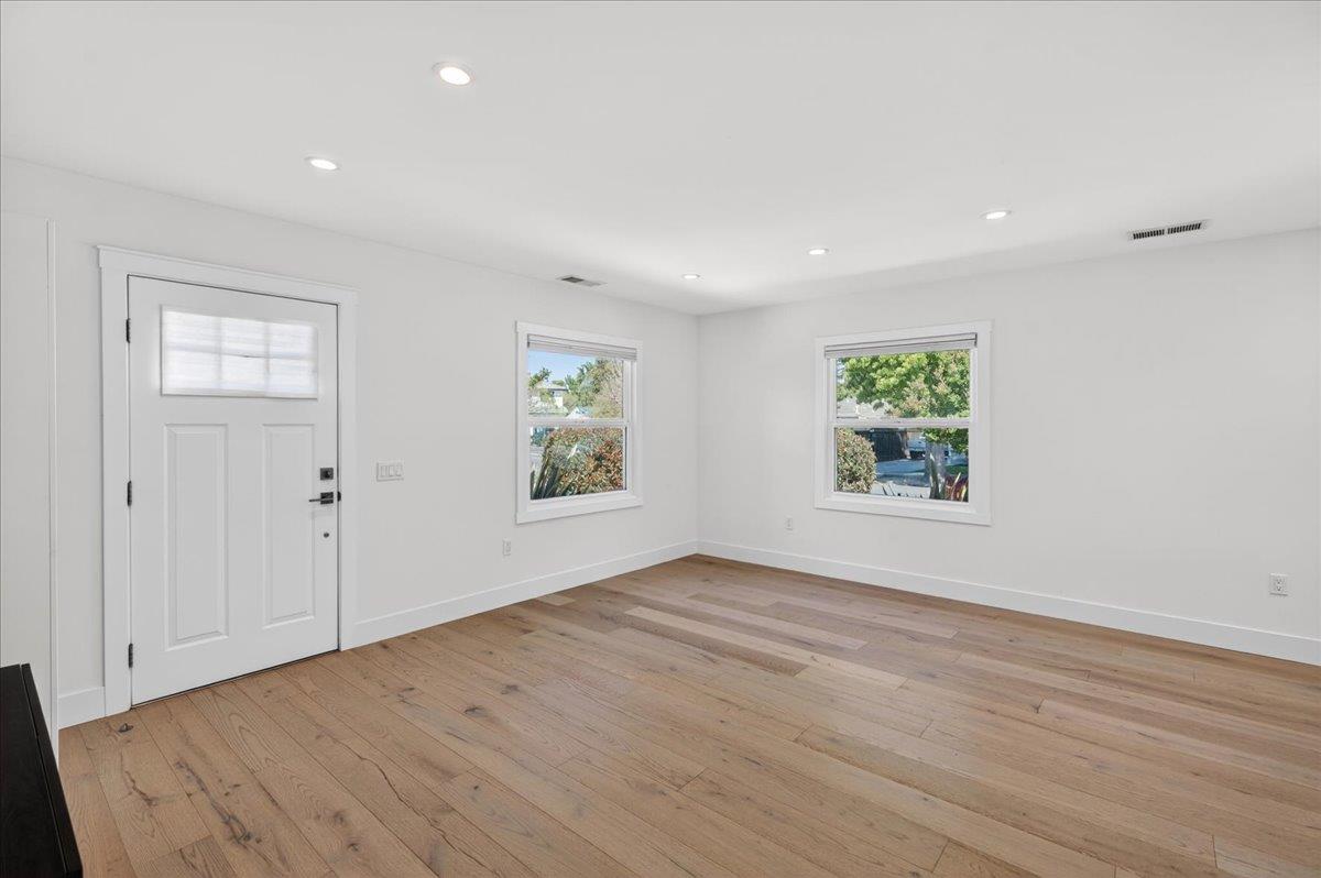 2080 Heatherdale Avenue