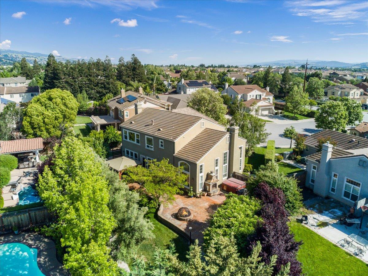 1525 Windsong Court