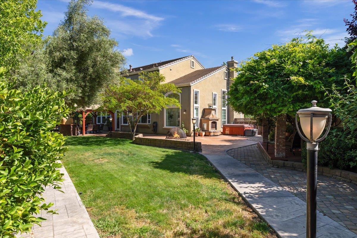 1525 Windsong Court