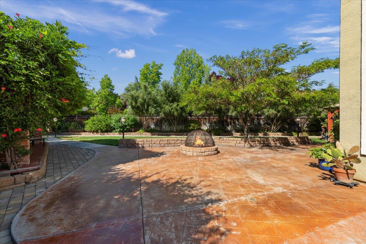 1525 Windsong Court