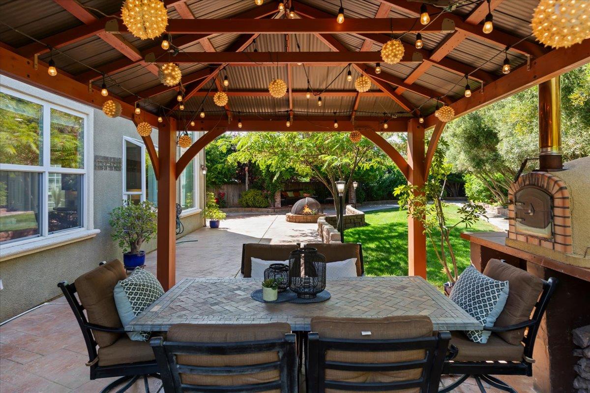 1525 Windsong Court