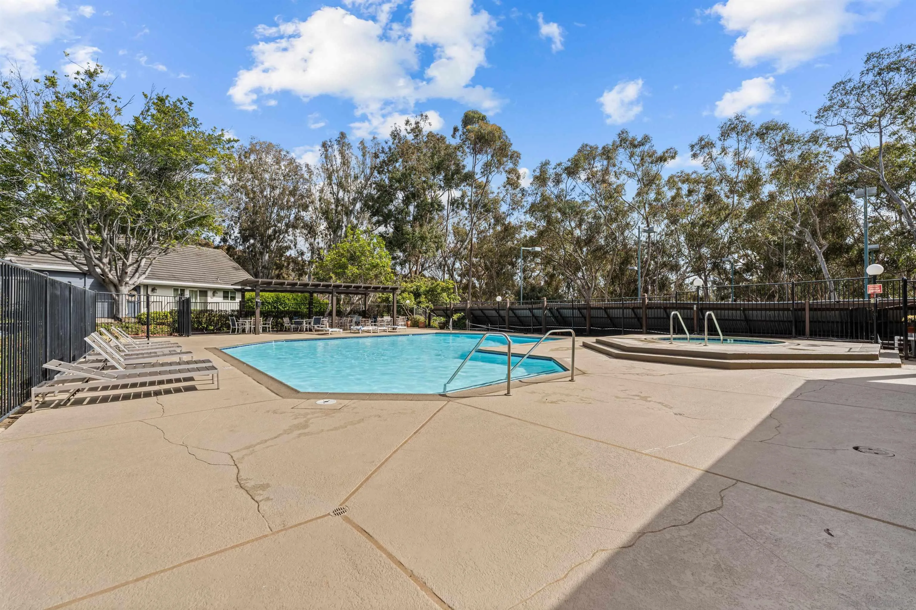2821 Forest View Way