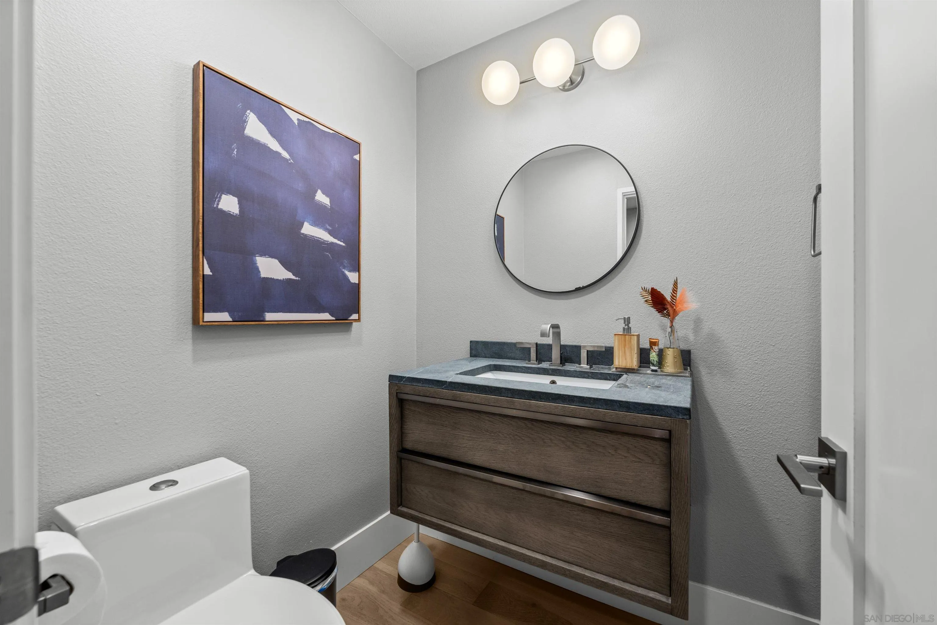 2821 Forestview