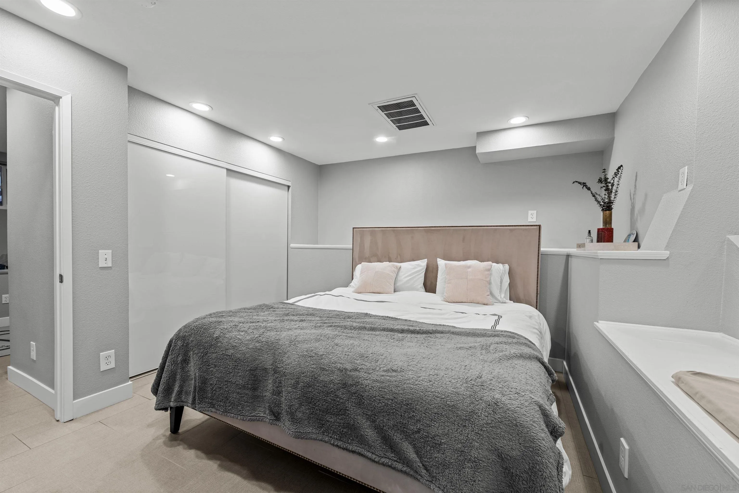2821 Forestview