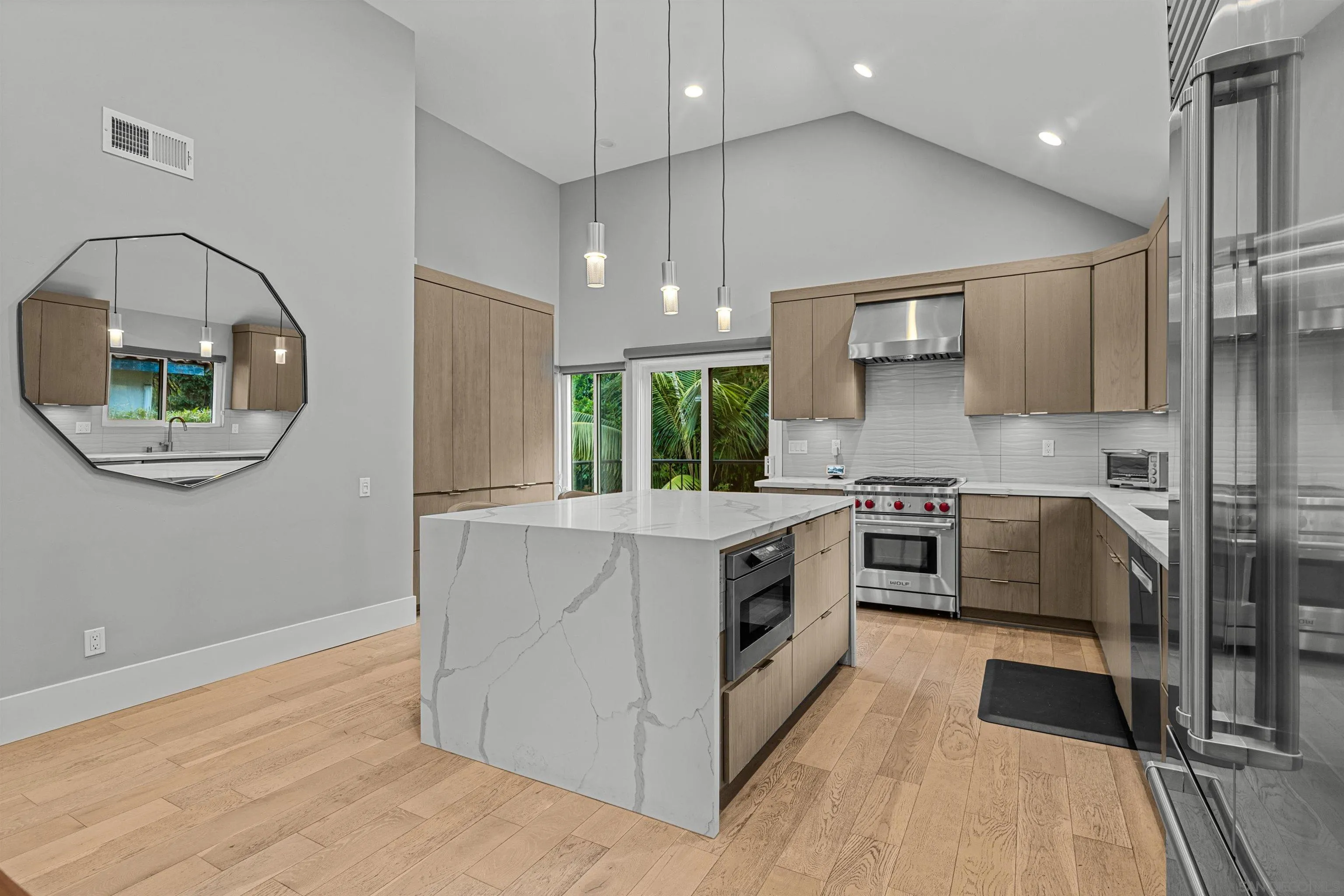2821 Forestview
