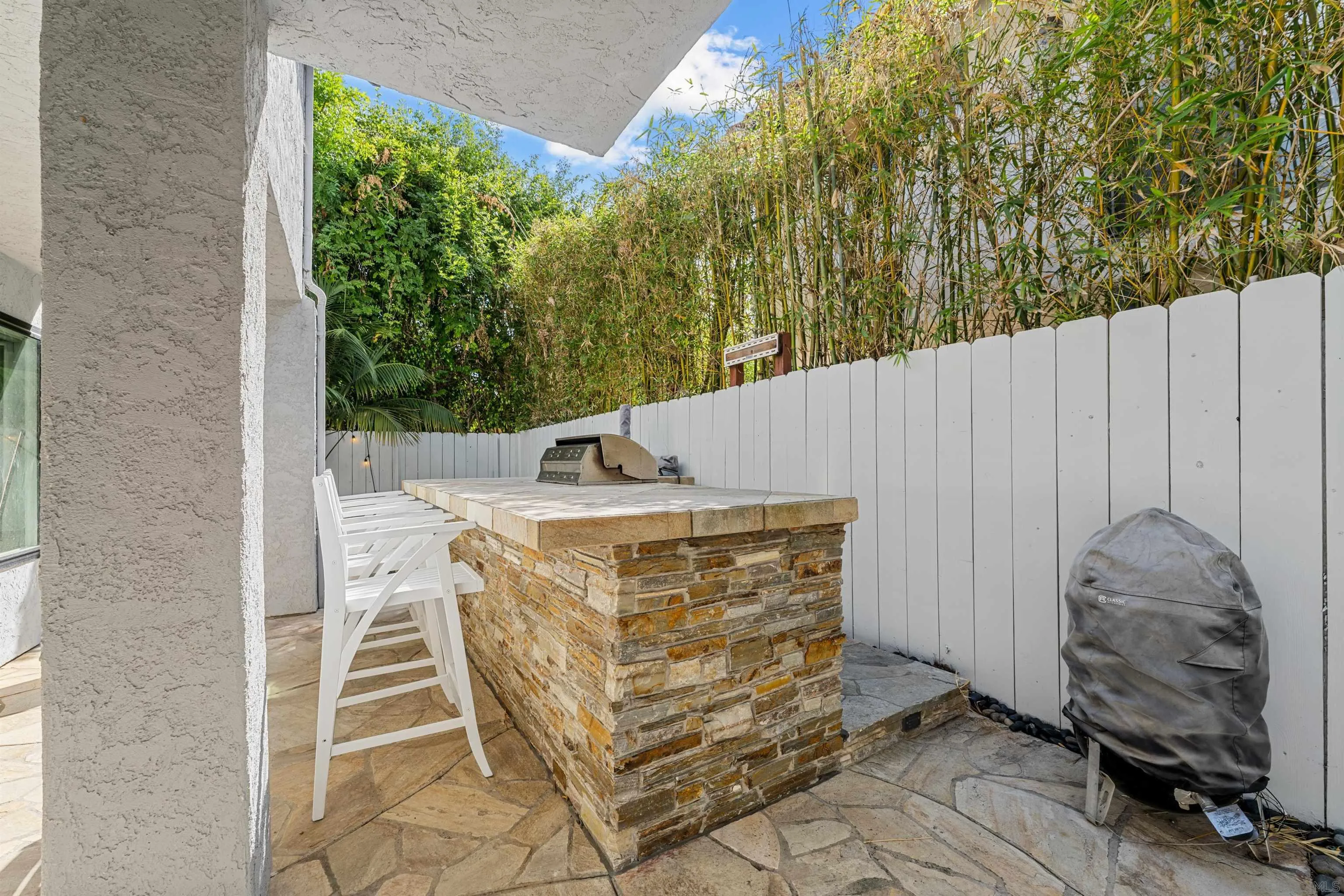 2821 Forestview