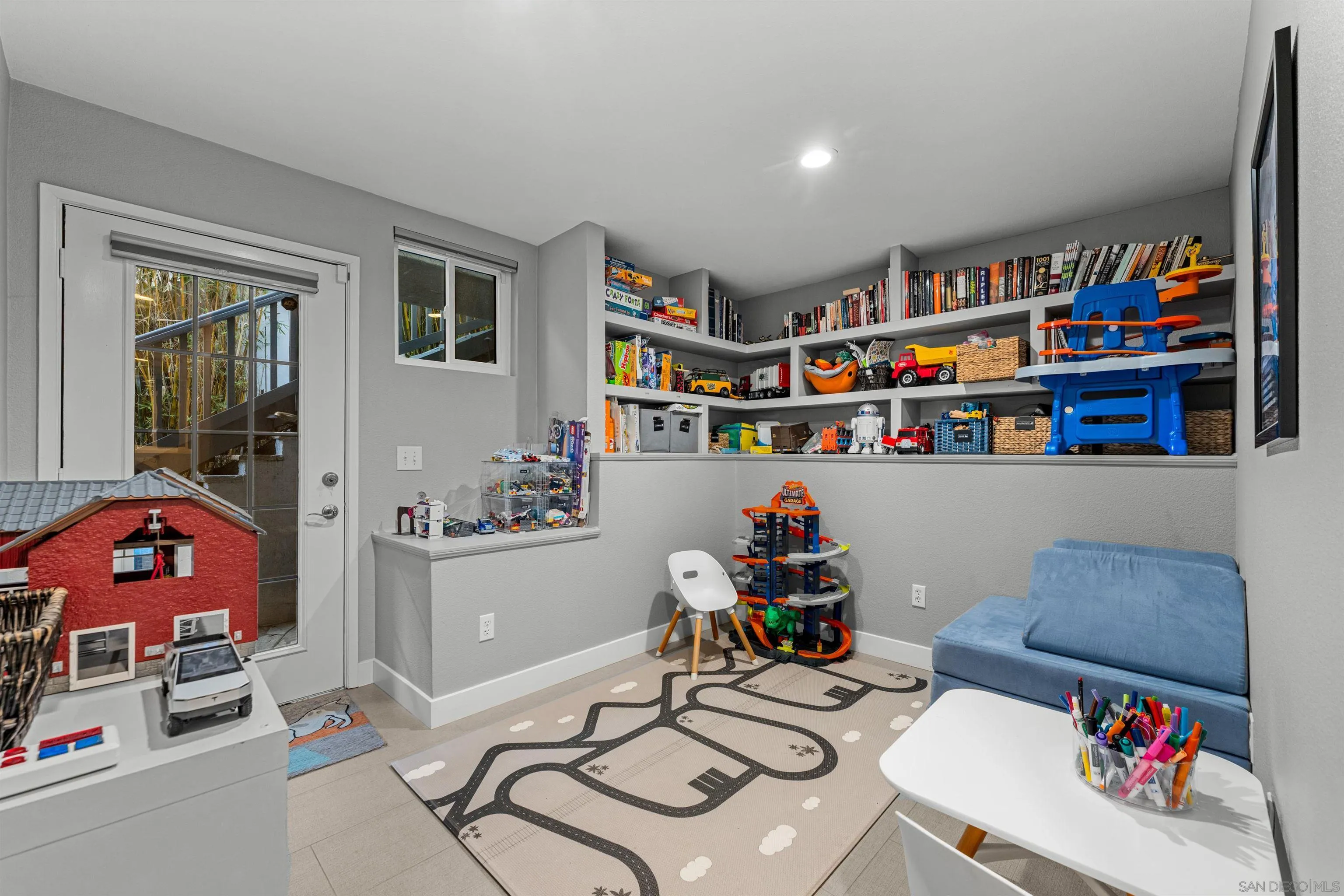 2821 Forestview