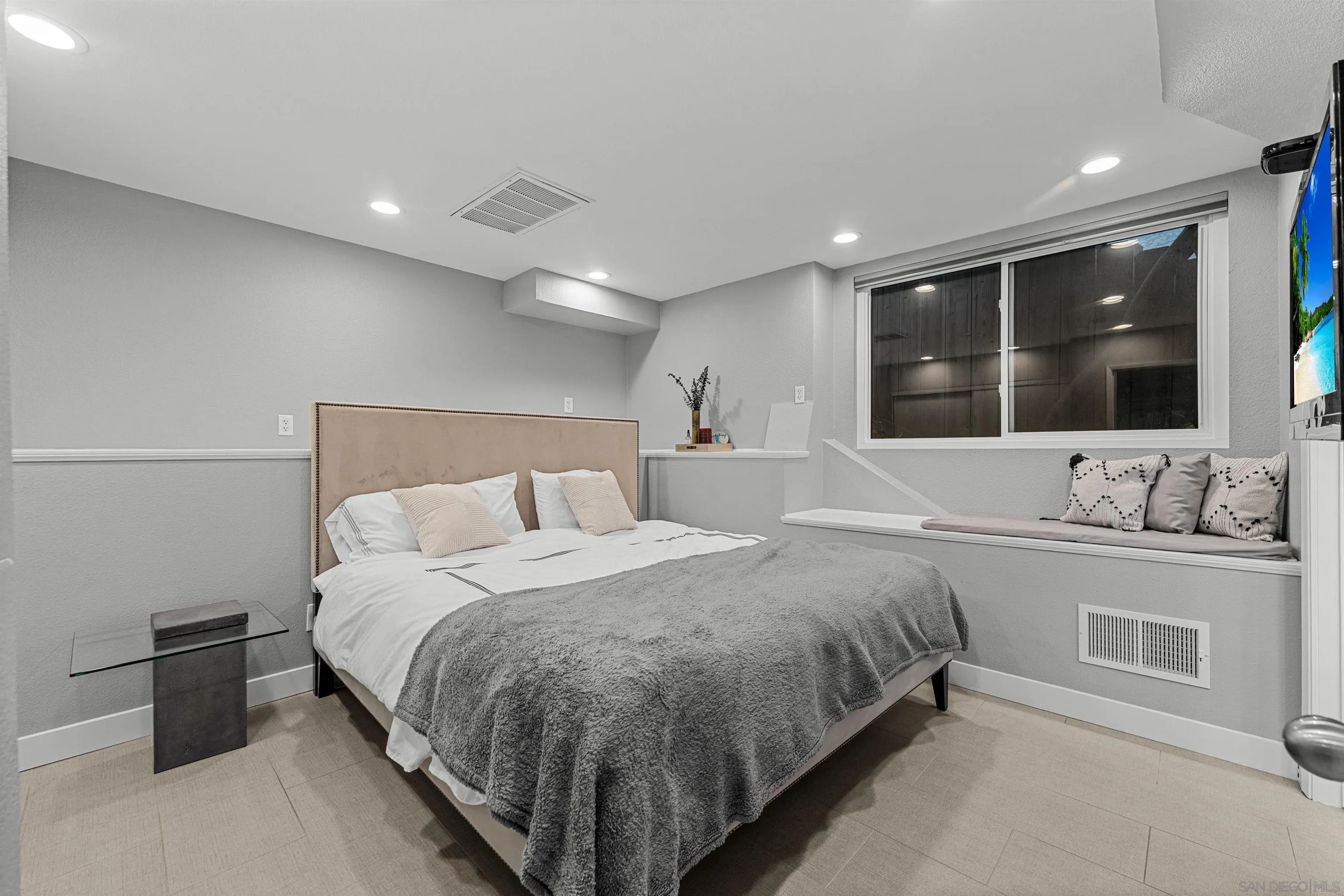 2821 Forestview