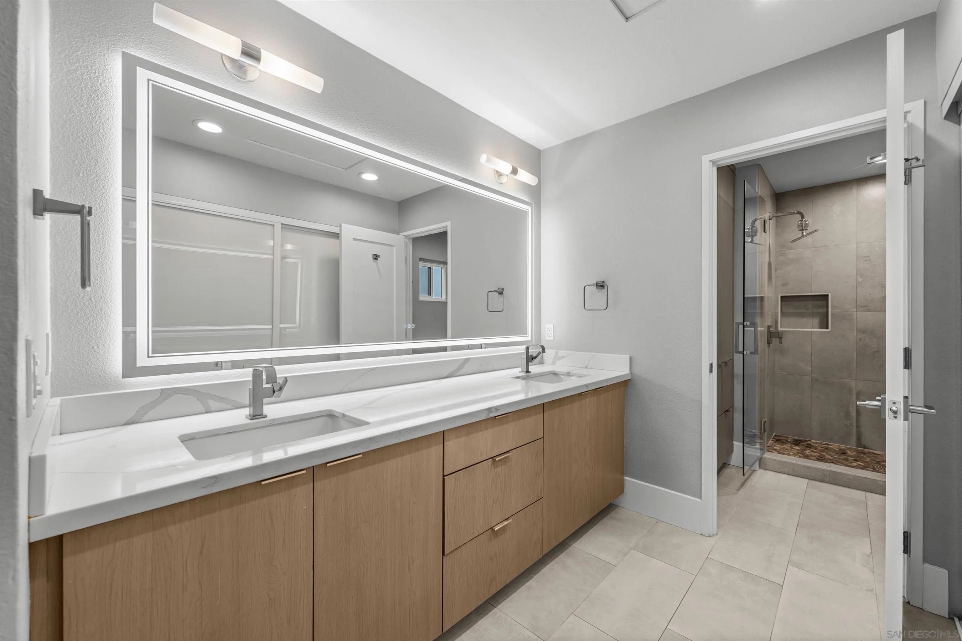 2821 Forestview
