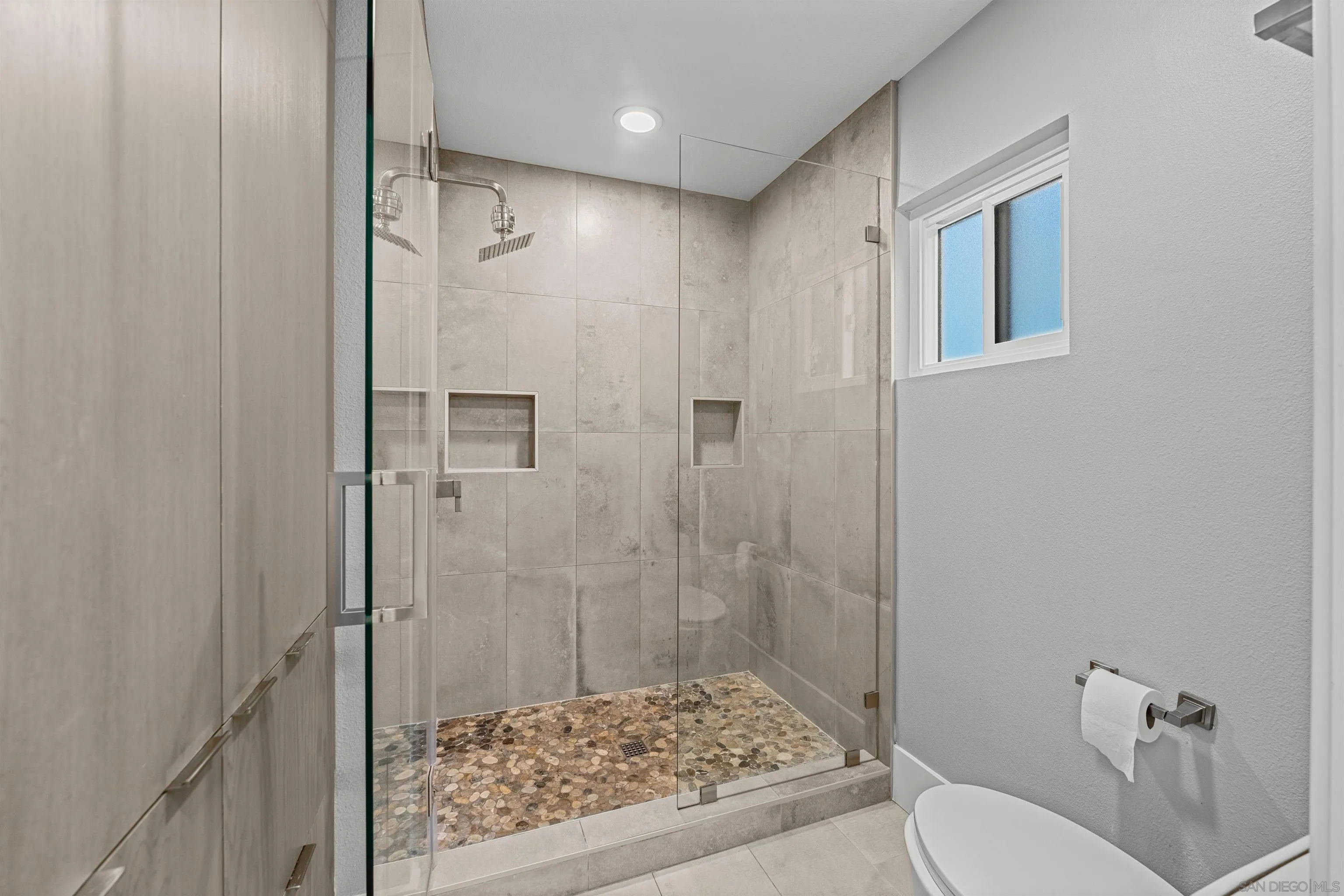 2821 Forestview