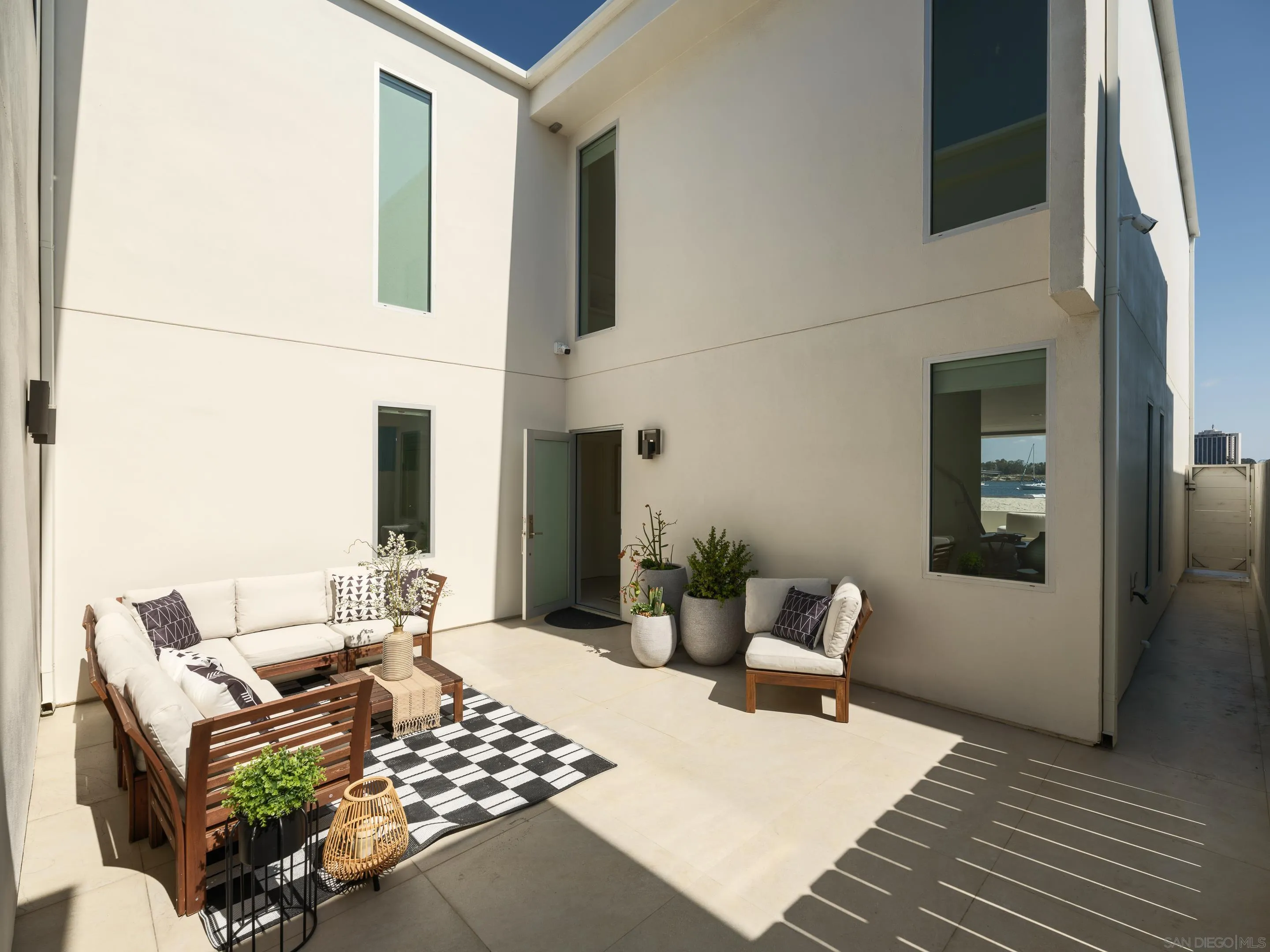 2841 Bayside Walk