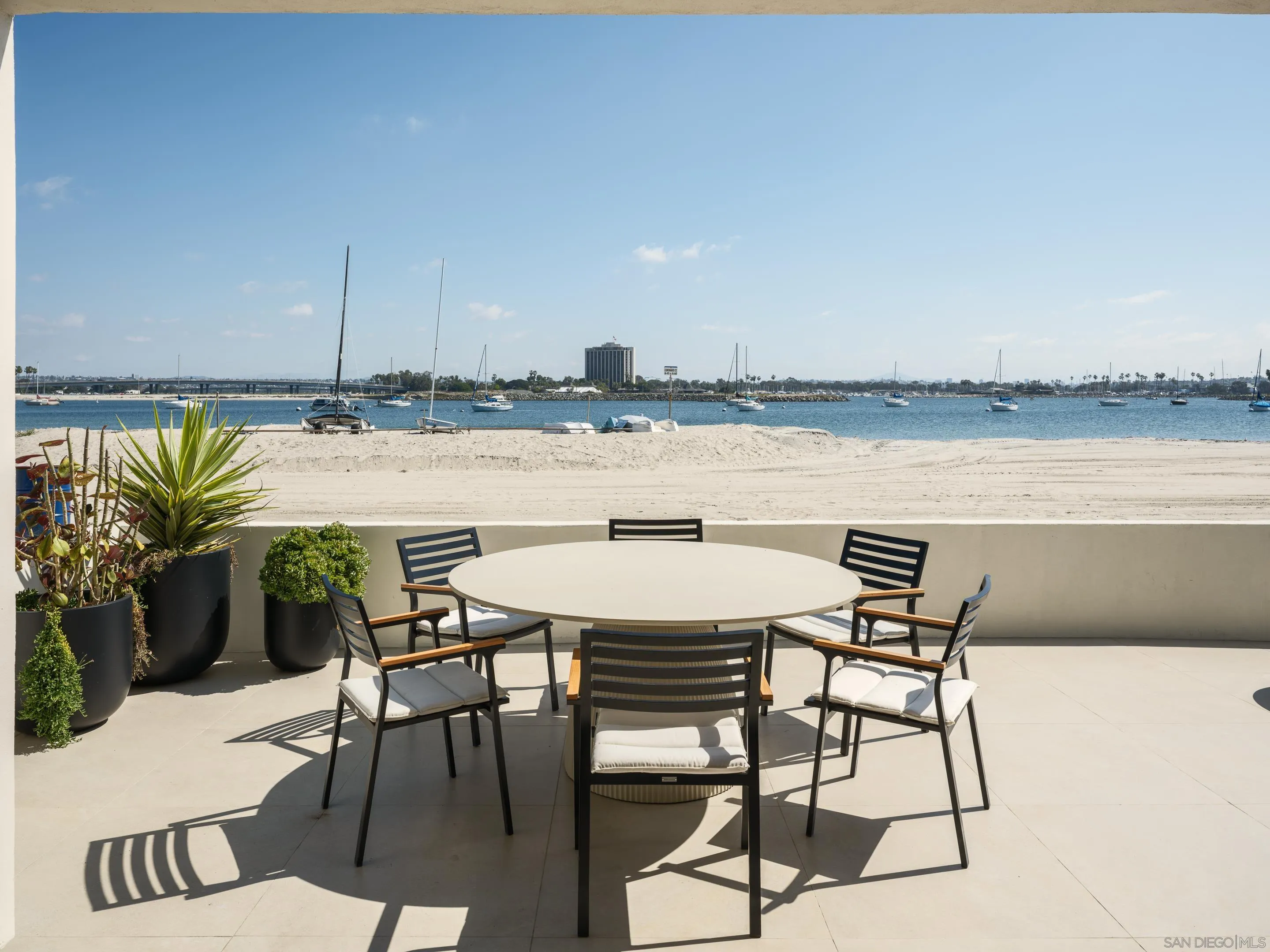 2841 Bayside Walk