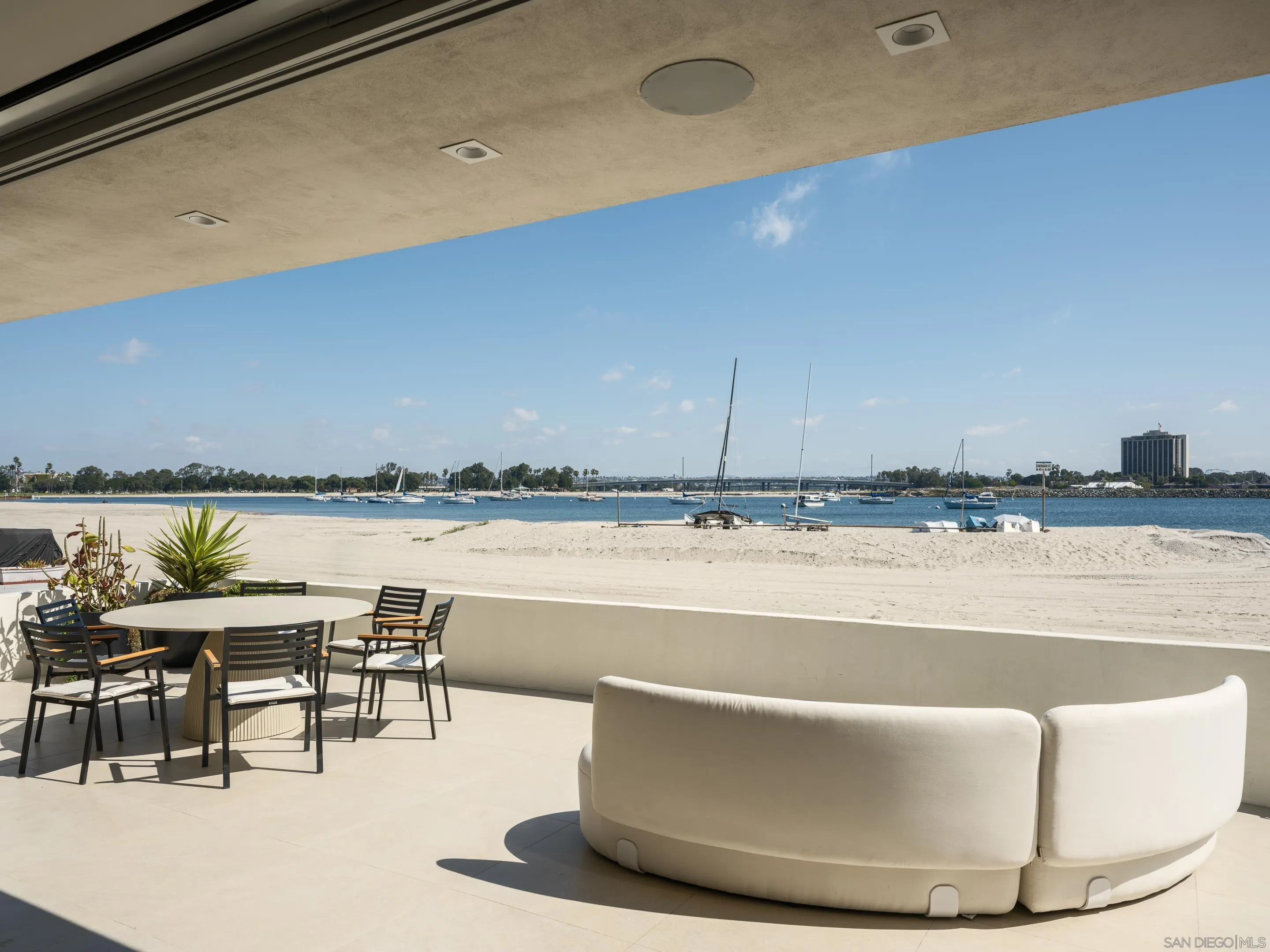 2841 Bayside Walk