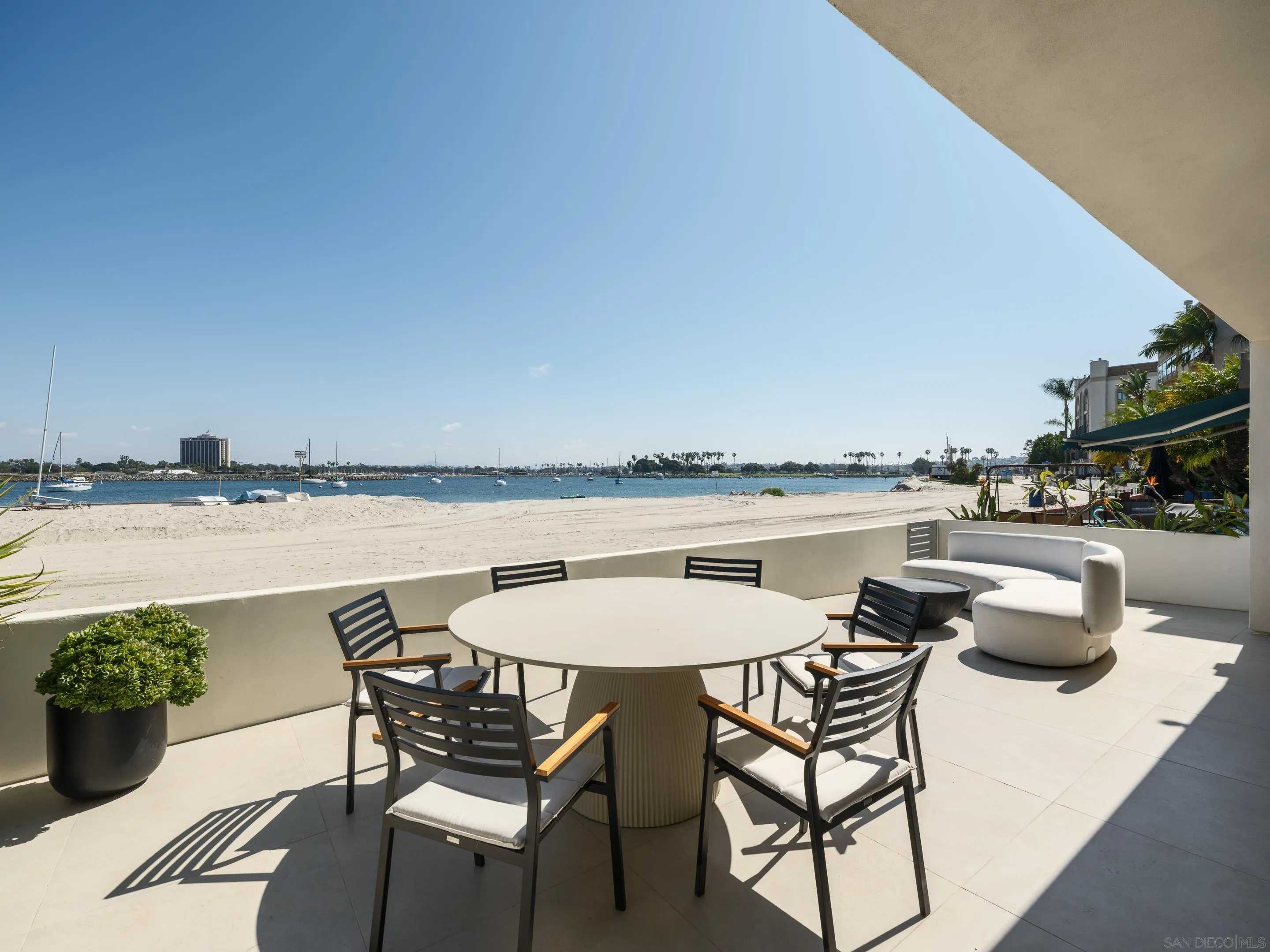 2841 Bayside Walk