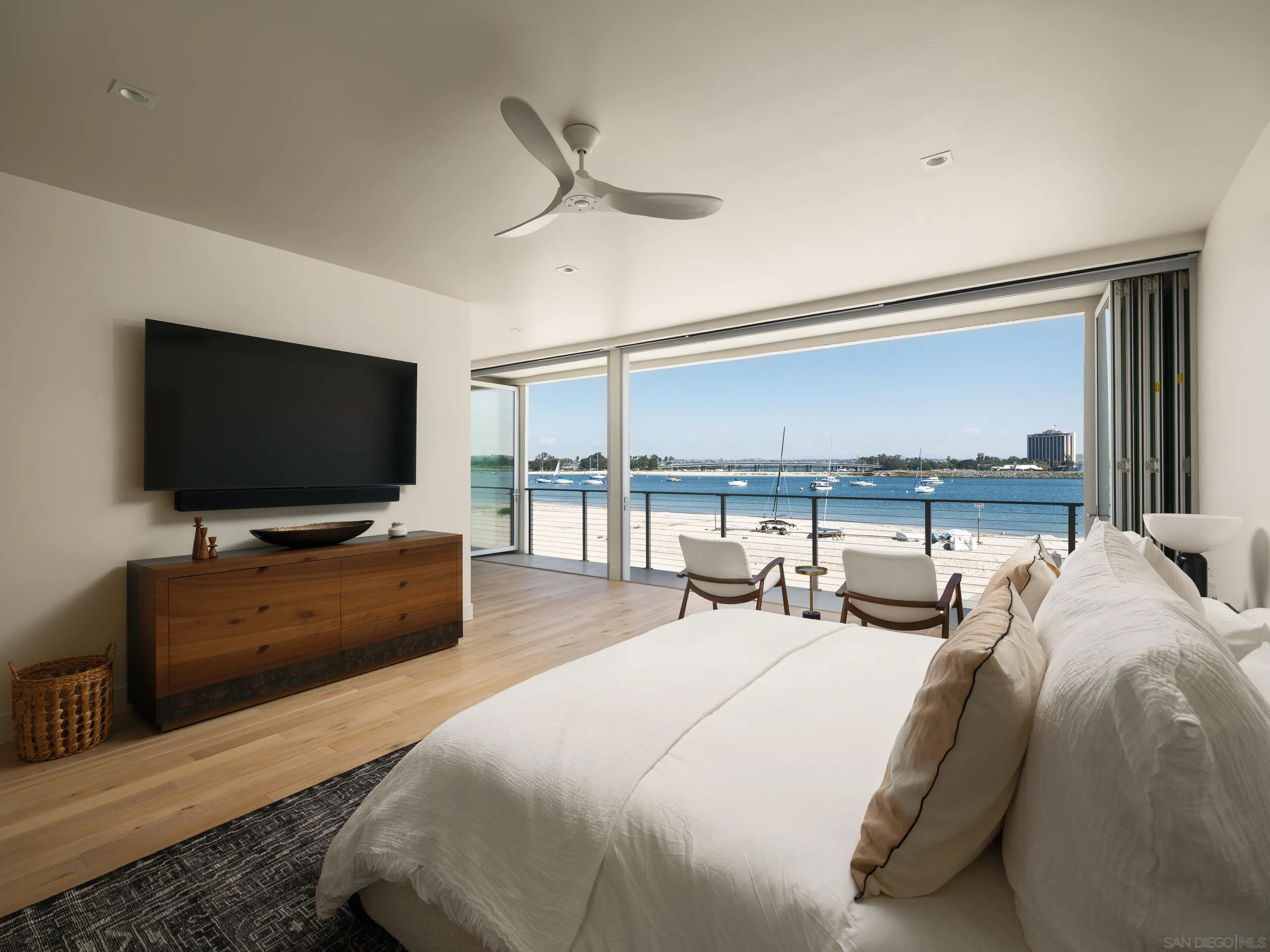 2841 Bayside Walk