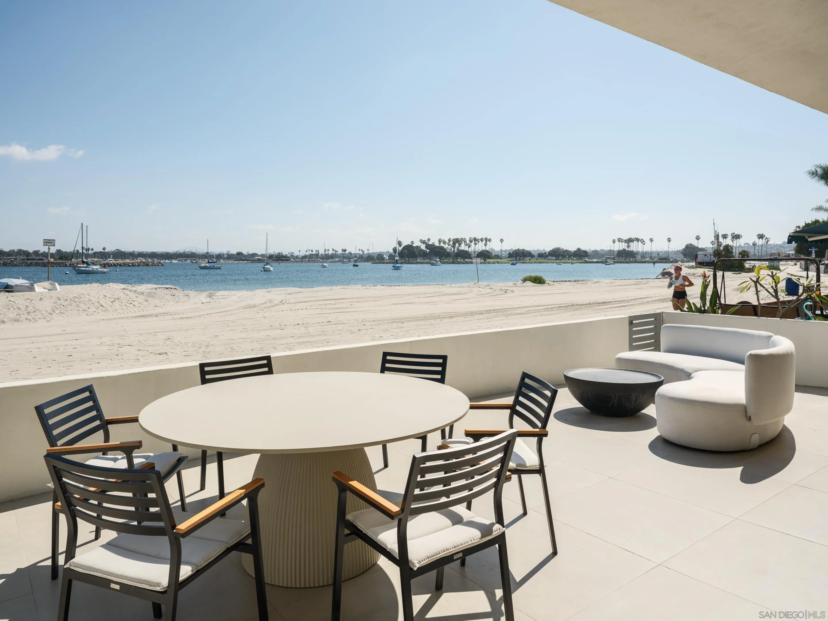 2841 Bayside Walk