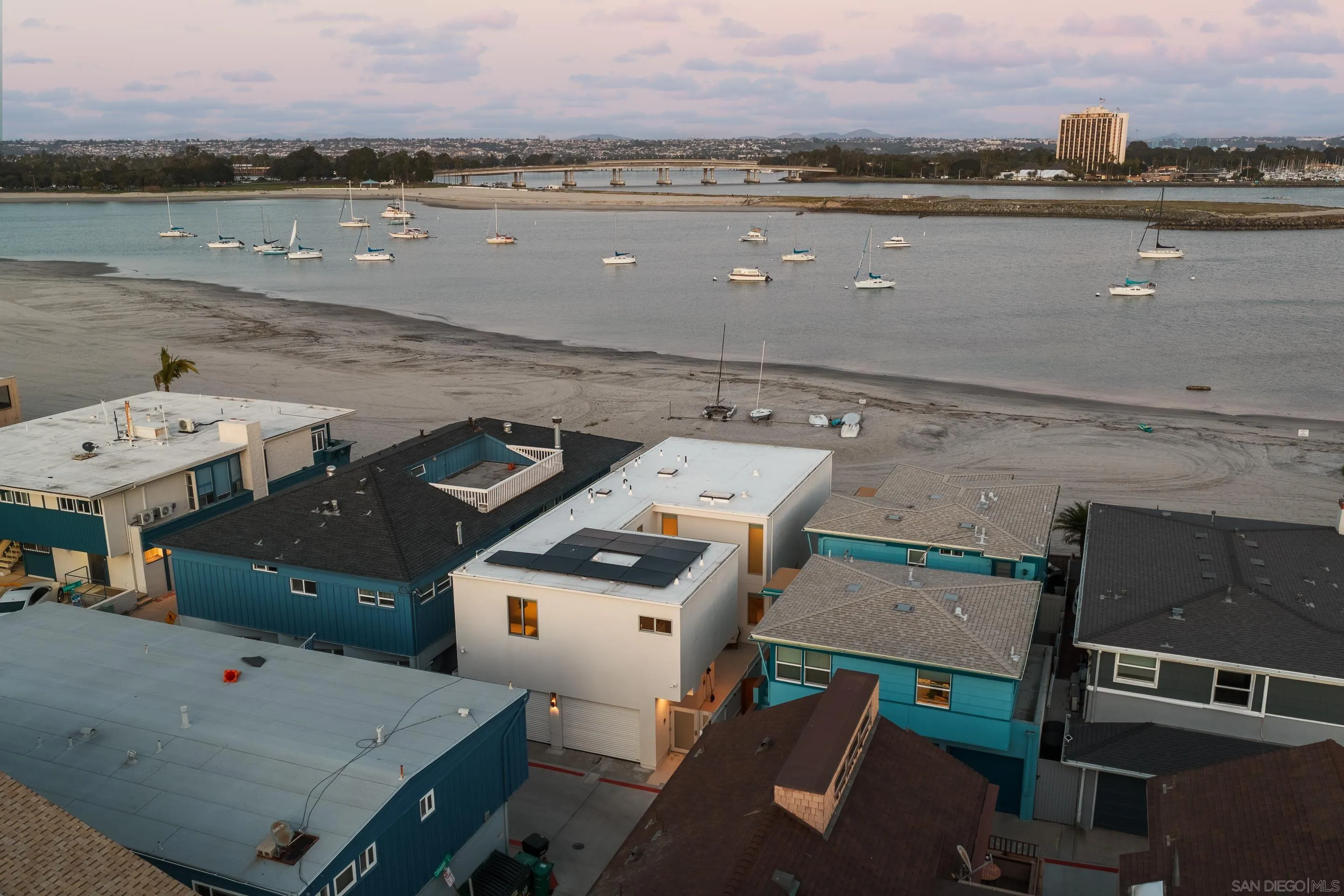 2841 Bayside Walk