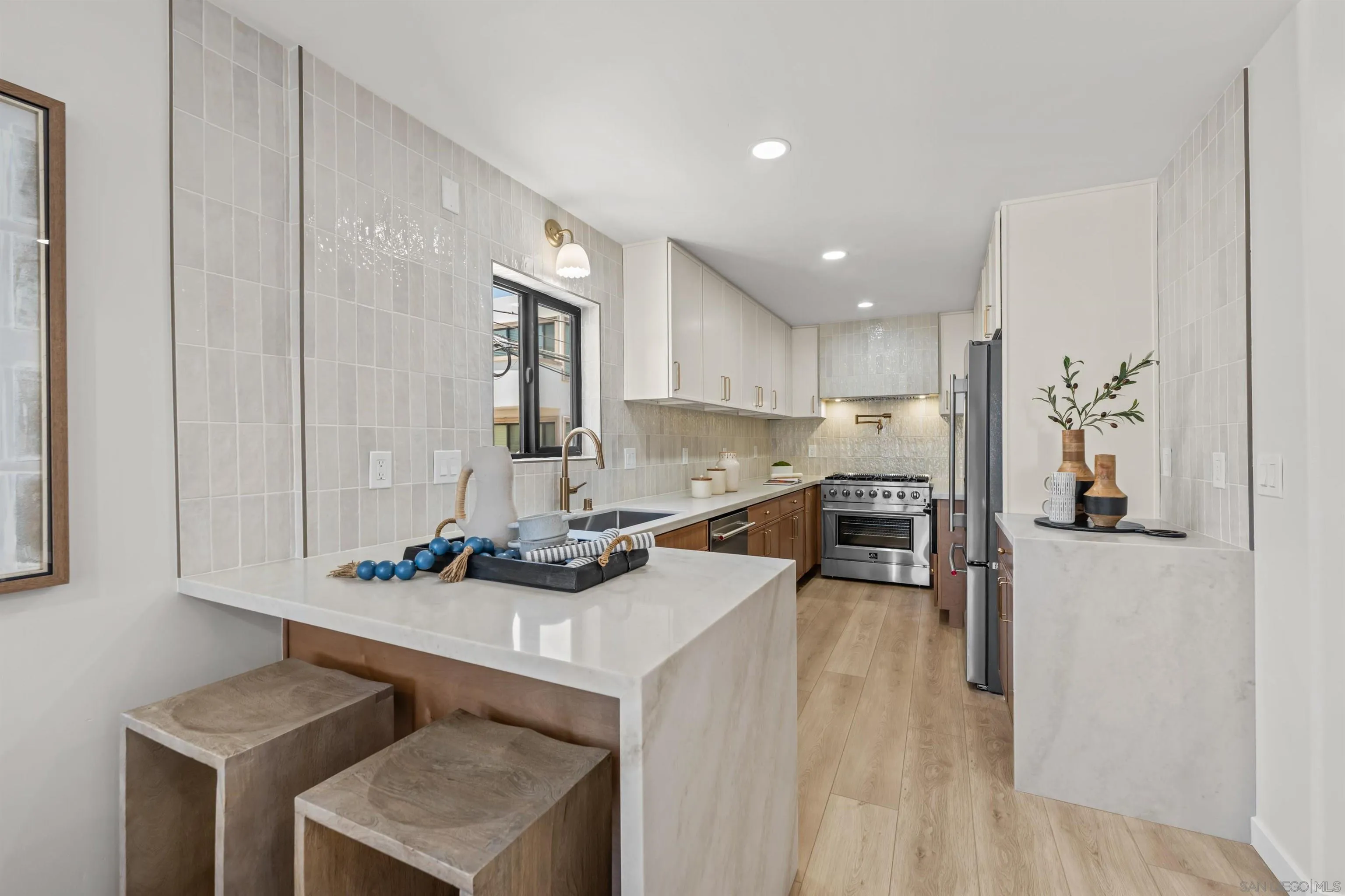 3721 Strandway