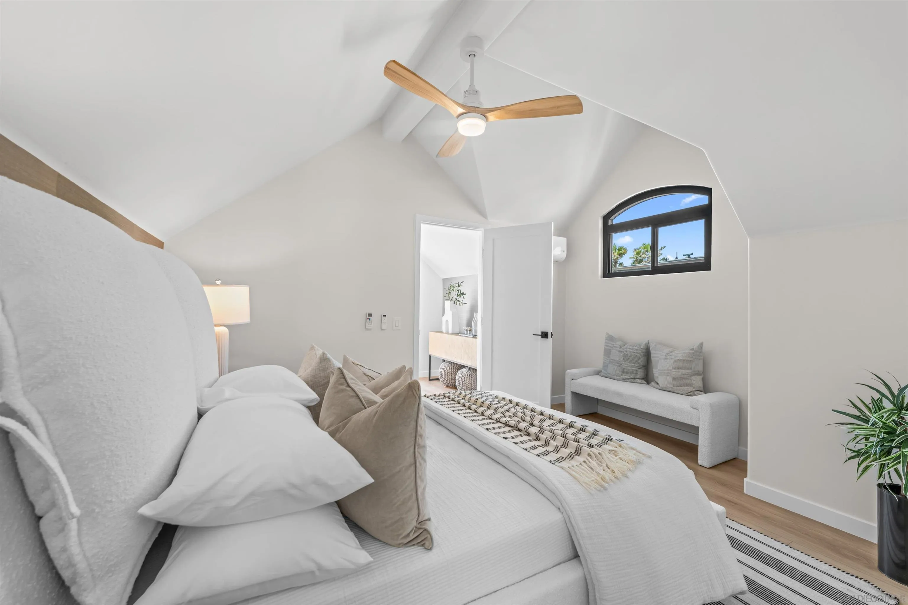3721 Strandway