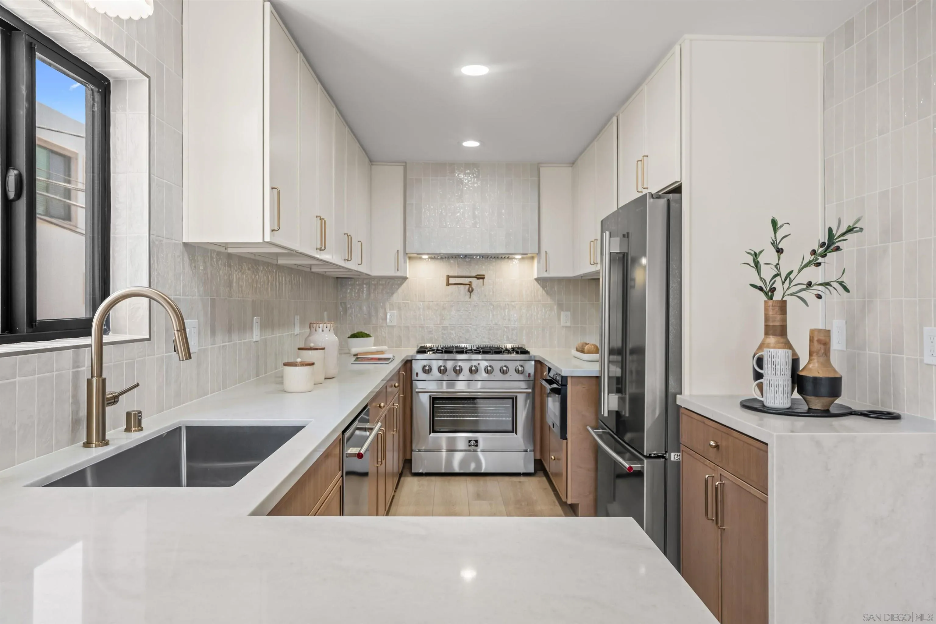 3721 Strandway